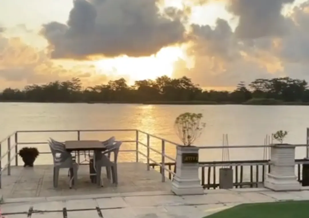 Senja di Tepi Sungai: Santapan yang Menggugah Jiwa di Cilacap